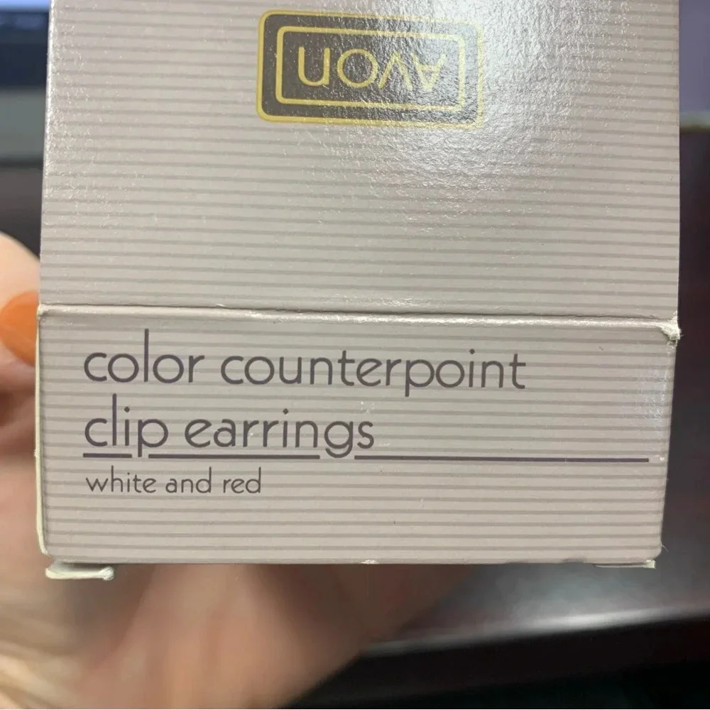 Avon Color Counterpoint Red and Cream Dangle  clip Earrings NIB 1988